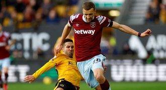 Wolves - West Ham 1:0. Souček a Coufal prohře nezabránili. Derby pro United