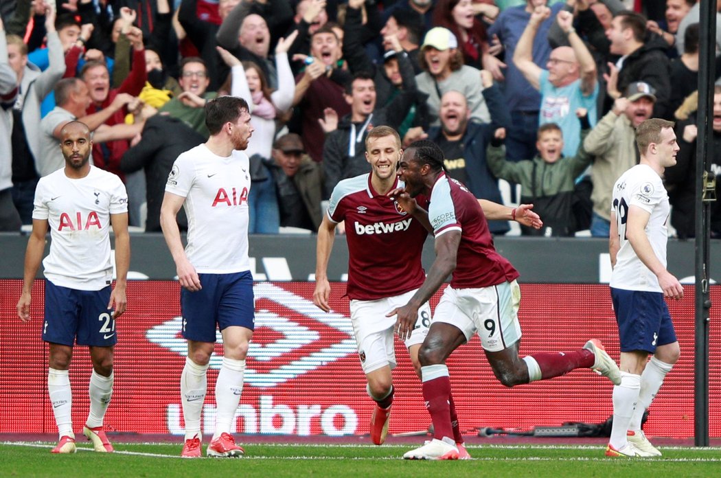 Za West Ham momentálně nastupuje hned několik Čechů, mezi nimi je i Tomáš Souček.