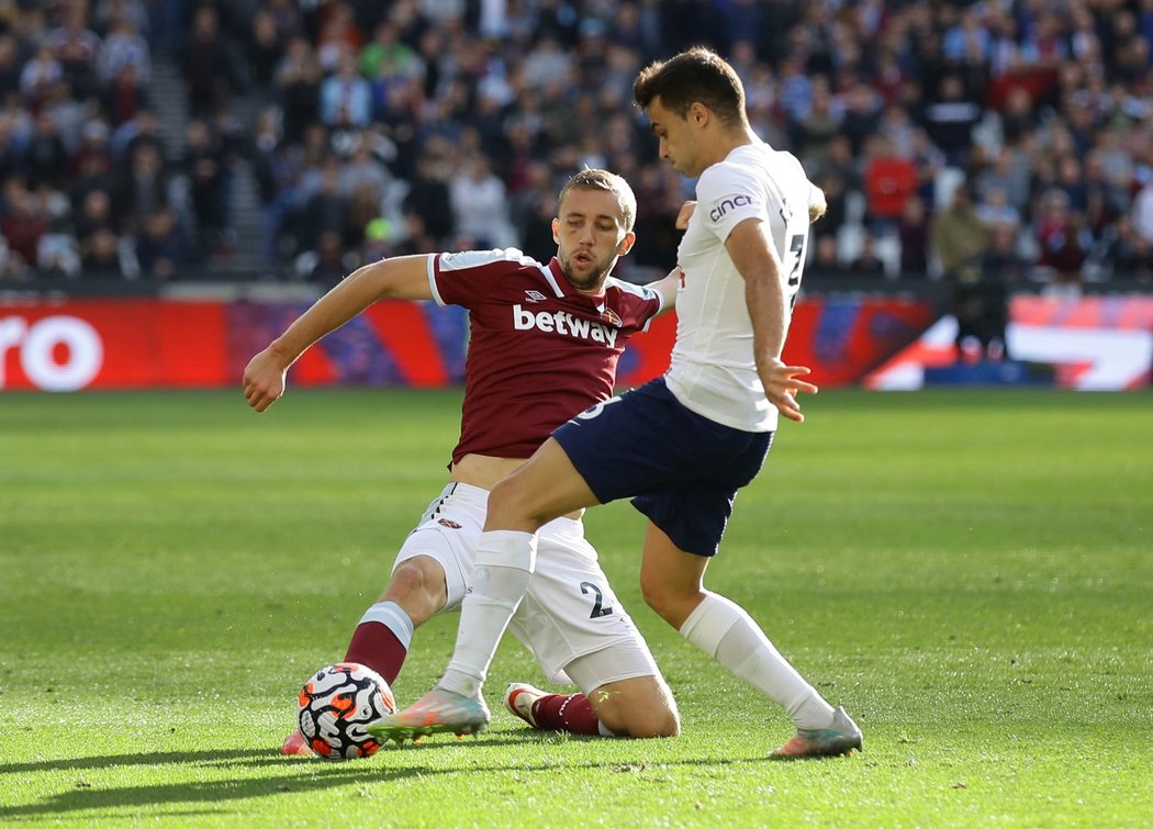 Za West Ham momentálně nastupuje hned několik Čechů, mezi nimi je i Tomáš Souček.