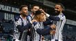 Radost fotbalistů West Bromwiche poté, co si Tomáš Souček z West Hamu dal vlastní gól