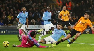 Manchester City ztratil vedení 2:0 a s Wolves prohrál. Rozhodly góly v závěru