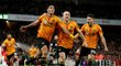 Fotbalisté Wolverhamptonu se radují z vyrovnávací branky v zápase s Arsenalem