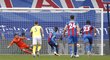 Útočník Crystal Palace Wilfried Zaha proměnil proti Brightonu penaltu