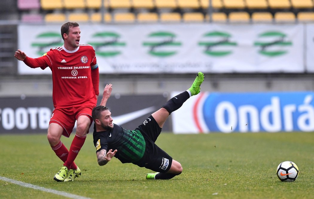 Třinecký kapitán Marek Čelůstka a Antonín Fantiš z Příbrami