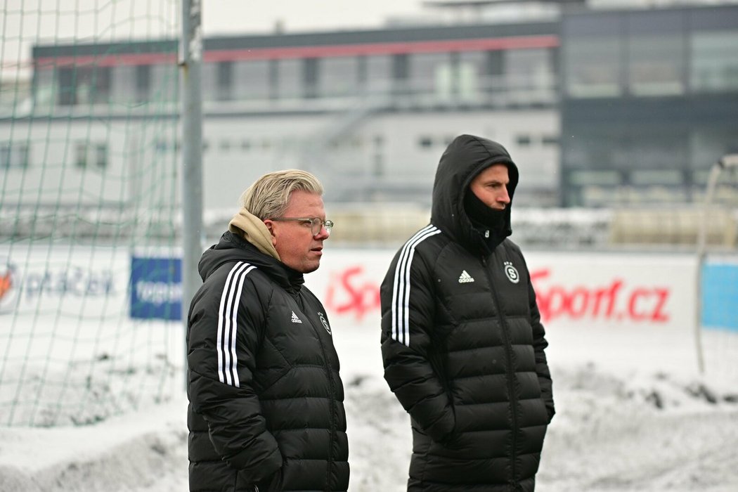 Nový asistent trenéra Briana Priskeho (vpravo) Lars Friis