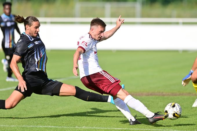 Přetlak ve středu pole. Fortelný dozrál a hlasitě si říká o flek Přetlak ve středu pole. Fortelný dozrál a hlasitě si říká o flek