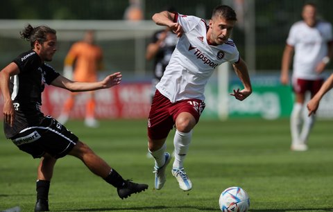 Michal Sáček v souboji při zápase s Wolfsbergerem