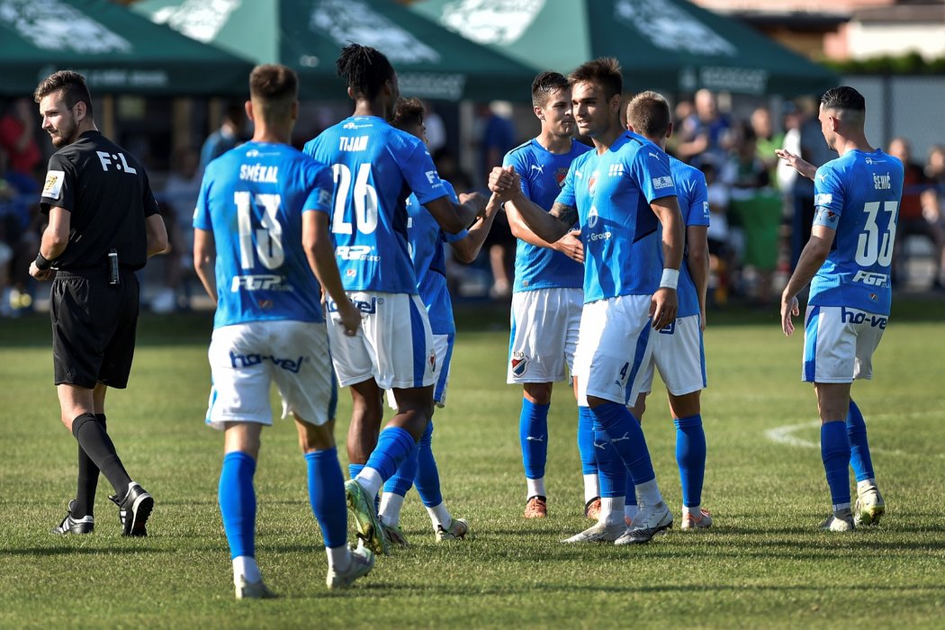 Fotbalisté Baníku se radují z gólu proti Otrokovicím