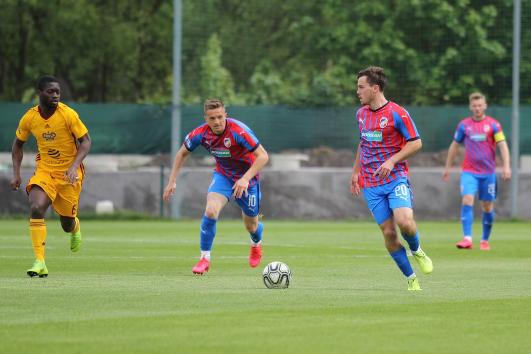 Fotbalisté Plzně v přípravě na restart fotbalové soutěže porazili druholigovou Duklu 3:1.