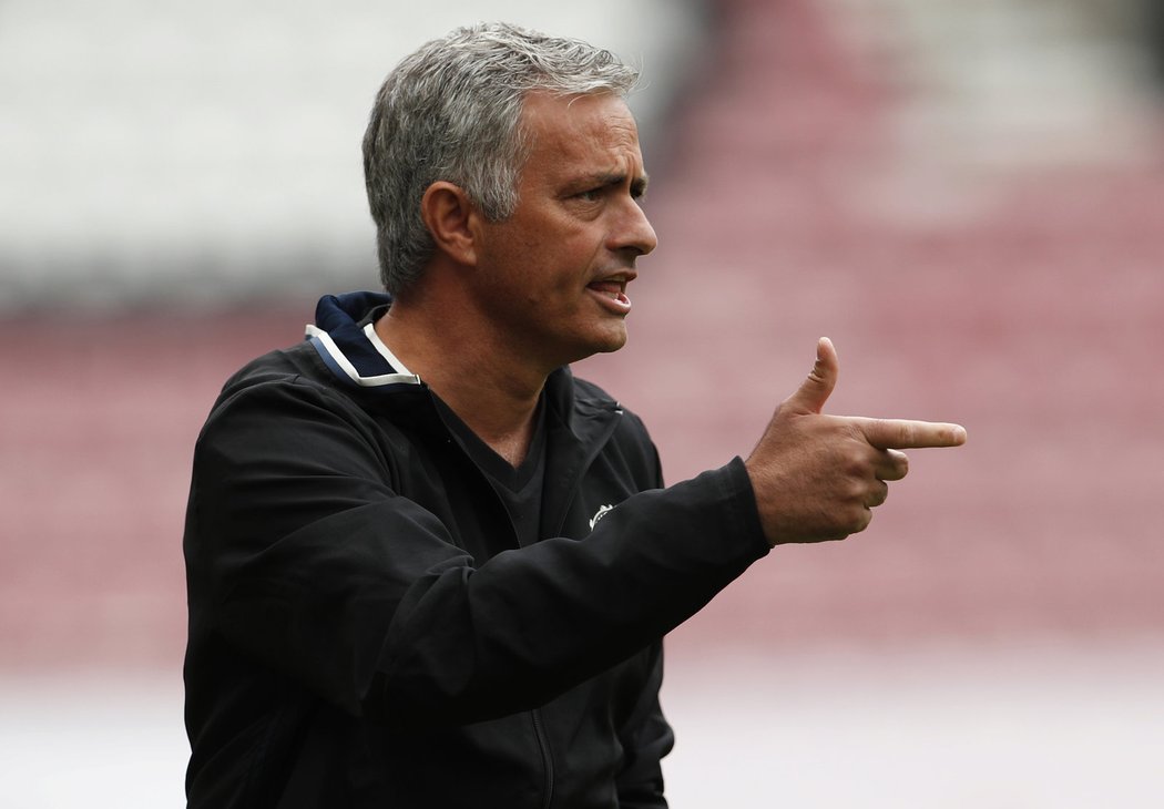 Ano ty! Jako by říkal některému z hráčů Manchesteru United manažer José Mourinho.