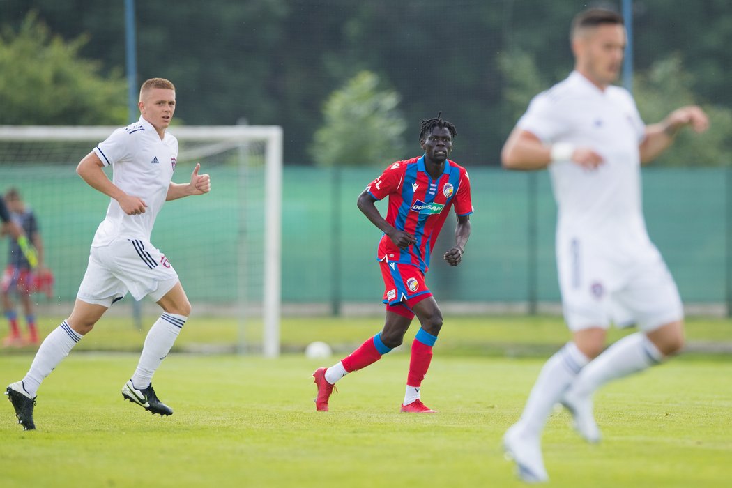 Záložník Modou Ndiaye nastoupil za Plzeň v utkání proti Trnavě