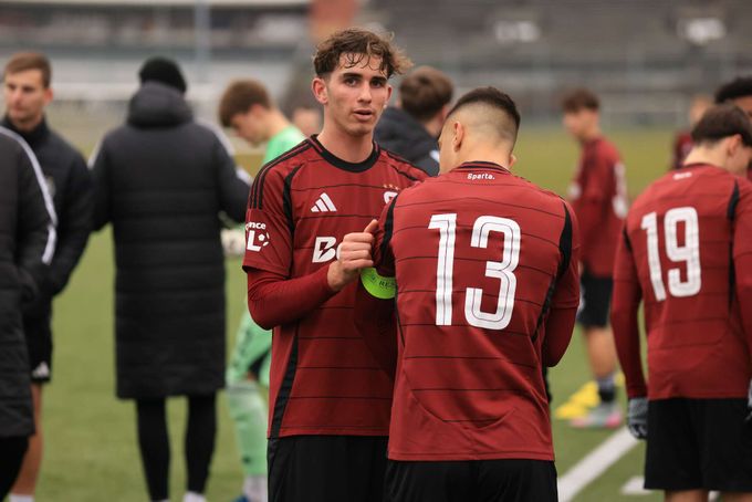 Sivok (16) připomíná tátu. Sparta si ho vytáhla do béčka, ve hře byl i Bayern Sivok (16) připomíná tátu. Sparta si ho vytáhla do béčka, ve hře byl i Bayern
