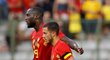 Belgičtí fotbalisté Eden Hazard a Romelu Lukaku se radují ze vstřelené branky v přípravném utkání proti Egyptu