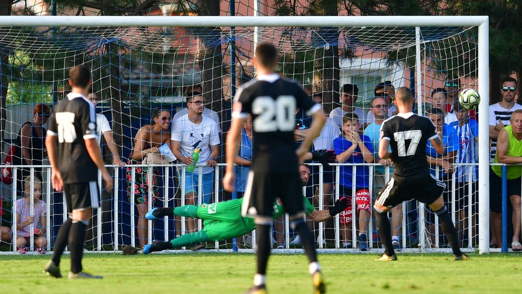 Bomba Jiřího Kladrubského z penalty znamenala vedení 2:0 pro České Budějovice