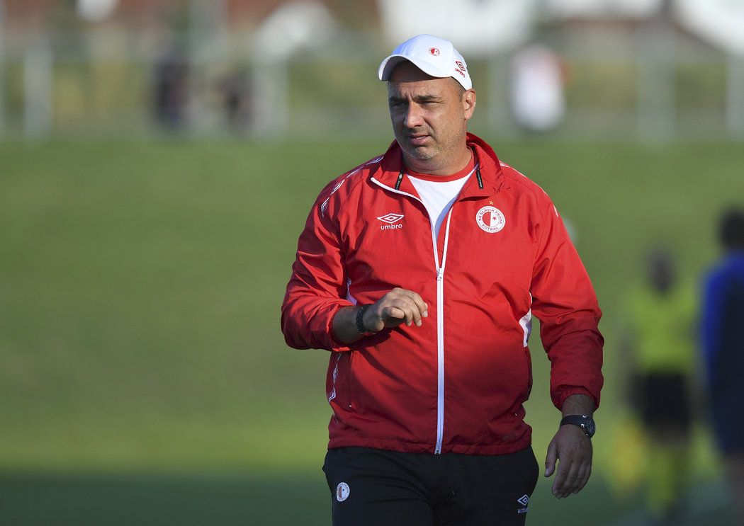 Kouč Slavie Jindřich Trpišovský v přípravě proti Rostovu