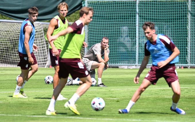 Sparta začala s přípravou: nový brankář se zapojil do hry, Priske se bavil s Karabcem Sparta začala s přípravou: nový brankář se zapojil do hry, Priske se bavil s Karabcem