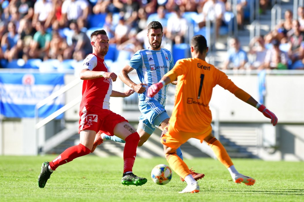 Jan Bořil (vlevo) neuspěl tváří v tvář Dominiku Greifovi (vpravo)