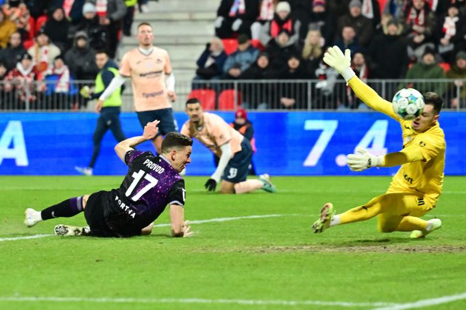 ONLINE: Pardubice - Slavia 0:1. Provod otevírá skóre, Jurásek se uvedl asistencí ONLINE: Pardubice - Slavia 0:1. Provod otevírá skóre, Jurásek se uvedl asistencí