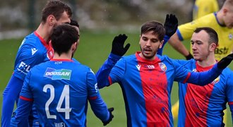 Plzeň v přípravě začala kanonádou, Baník s mladíky porazil Pardubice