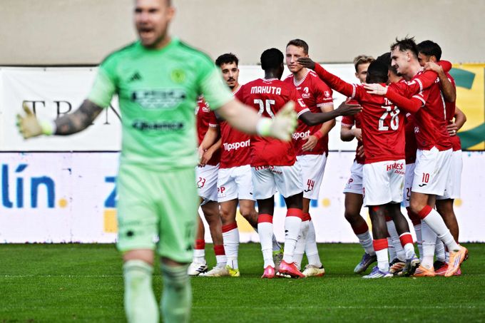 ONLINE: Boleslav - Karviná 0:4. Pardubice srovnávají ve Zlíně, Dukla vede nad Slováckem ONLINE: Boleslav - Karviná 0:4. Pardubice srovnávají ve Zlíně, Dukla vede nad Slováckem
