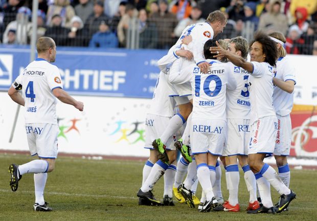 Radost ostravských fotbalistů po vstřelení gólu. Radost ostravských fotbalistů po vstřelení gólu.