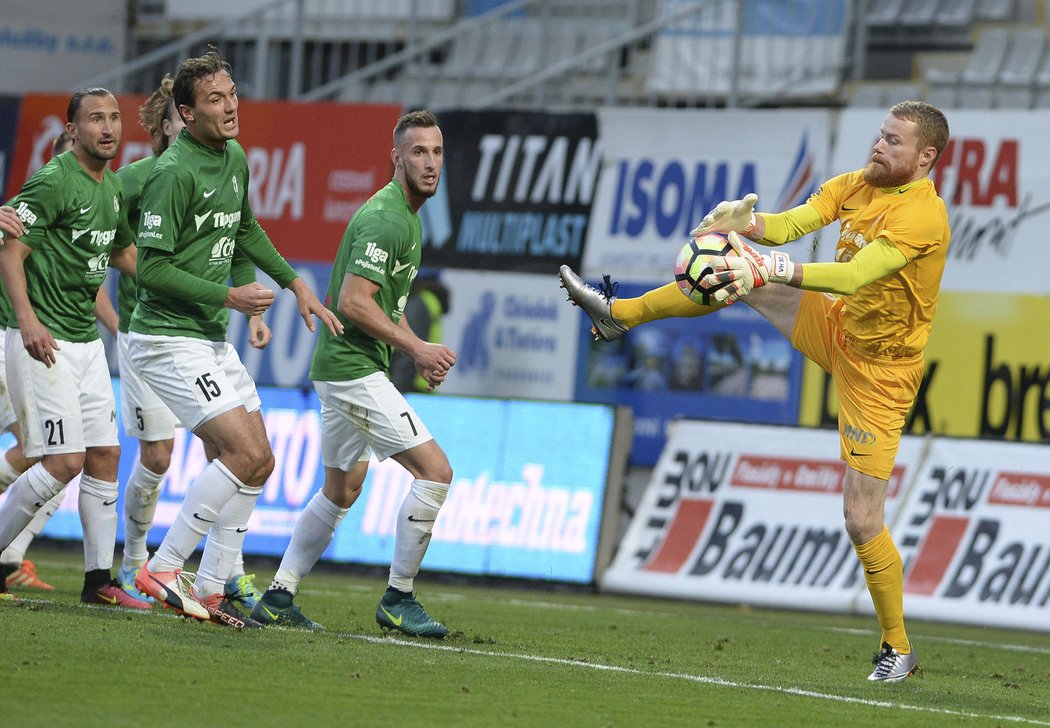 Brankáři Jablonce vysoký míč Slavie vypadl