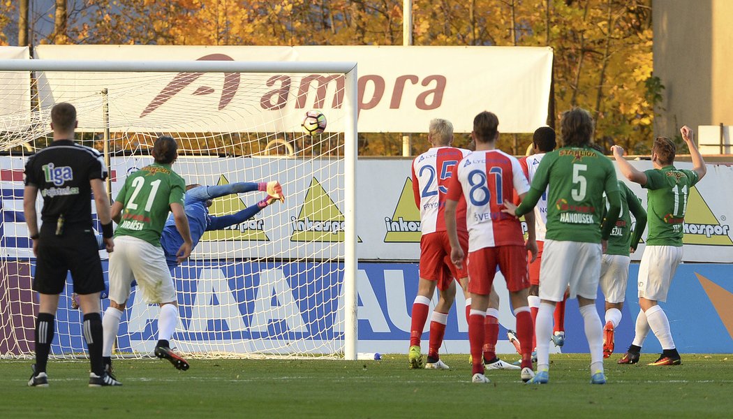 Jiří Pavlenka vytasil jeden ze svých výborných zákroků