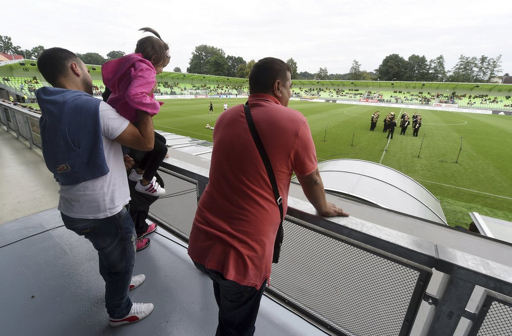 Prvoligový fotbal se v Karviné hrál po 17 letech, k zápasu tam přijelo Brno.