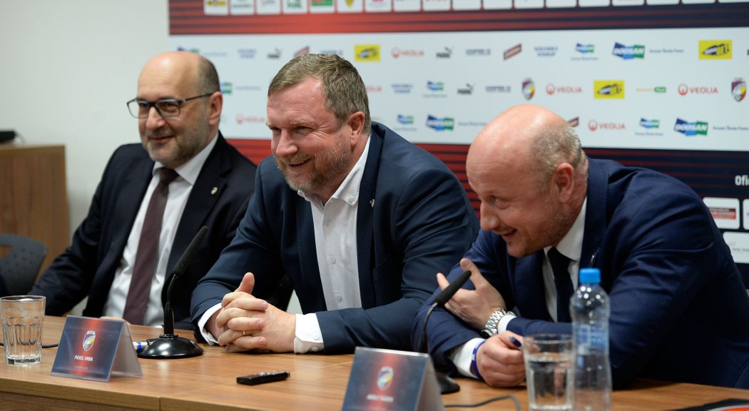 Tomáš Paclík, Pavel Vrba a Adolf Šádek na tiskové konferenci