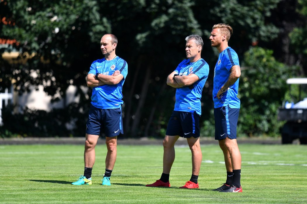Realizační tým Sparty při zahájení letní přípravy:  Oto Brunegraf, trenér Pavel Hapal a Radoslav Kováč