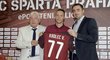 Pavel Paska,Václav Kadlec a Adam Kotalík při focení s dresem Sparty