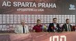 Pavel Paska,Václav Kadlec,Adam Kotalík a Jakub Otava při podpisu smlouvy s Kadlecem