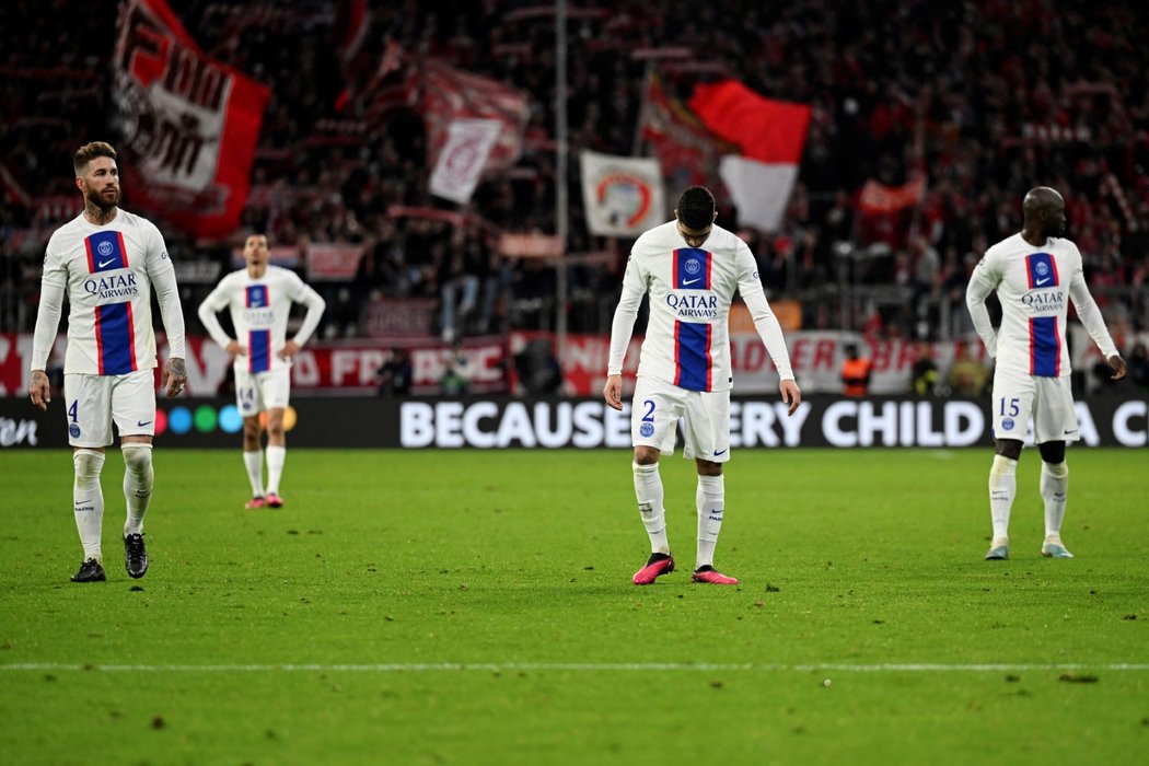 Hráči PSG smutní po prohře s Bayernem