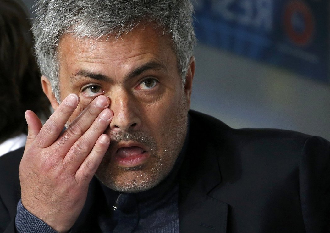 Jose Mourinho asi v úvodu zápasu nevěřil svým očím