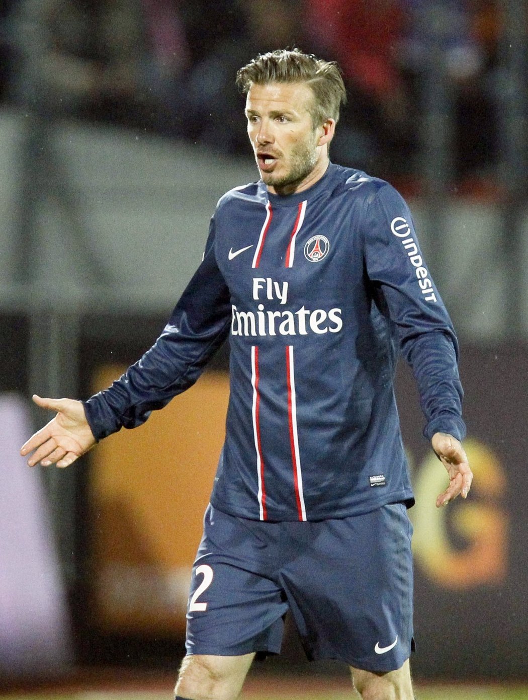 Co jsem udělal? Beckham se diví vyloučení v zápase PSG na hřišti Evianu