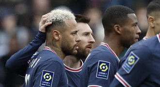 Výhra, ale Liga mistrů bolí. Fans PSG vypískali Messiho s Neymarem