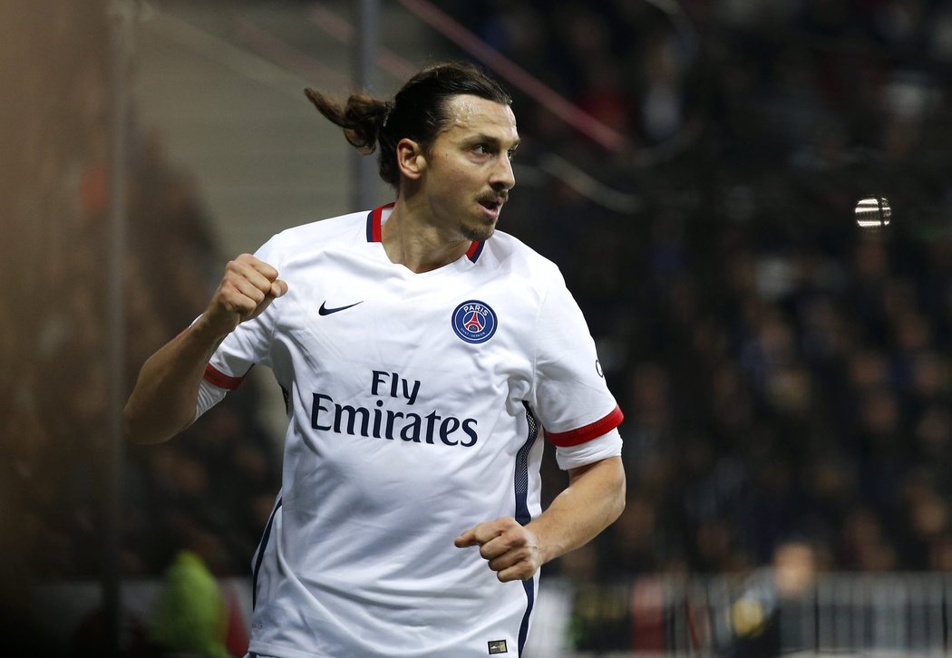 Hvězdný útočník Zlatan Ibrahimovic přispěl dvěma góly k vítězství Paris Saint-Germain 3:0 v Nice, díky čemuž se stal nejlepším ligovým střelcem v klubové historii