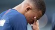 Kylian Mbappé v slzách poté, co pro něj finále Francouzského poháru skončilo už po 31 minutách