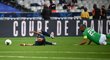 St. Etienne hrálo více než hodinu v oslabení poté, co v 31. minutě dostal červenou kartu za faul na Kyliana Mbappého kapitán Loic Perrin. Jednadvacetiletý francouzský reprezentant utrpěl po jeho skluzu zranění kotníku a musel vystřídat.