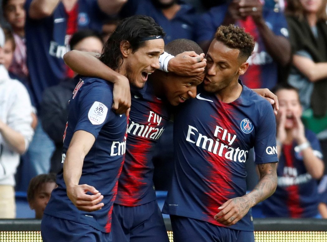 Útočné trio Cavani, Mbappé, Neymar