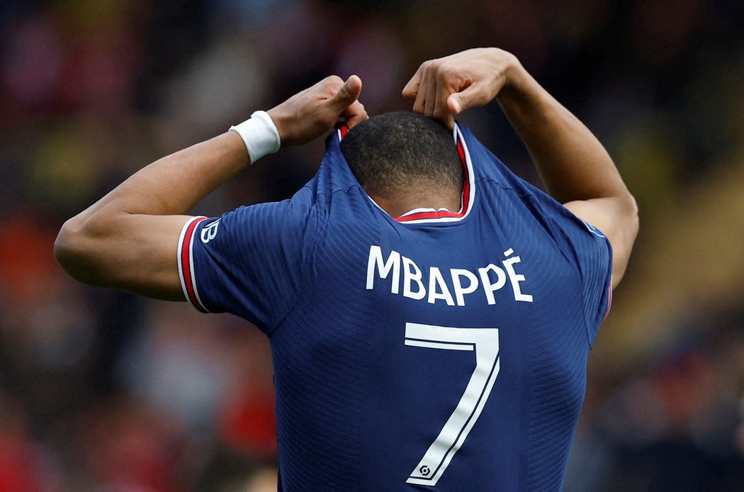 Kylian Mbappé se na další tři roky upsal PSG