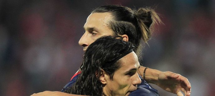 Ďábelská spolupráce! Zlatan Ibrahimovic předvedl v utkání PSG s Valenciennes nádherné sólo téměř přes celé hřiště a připravil gól pro Cavaniho, hvězdného parťáka z útoku francouzského mistra