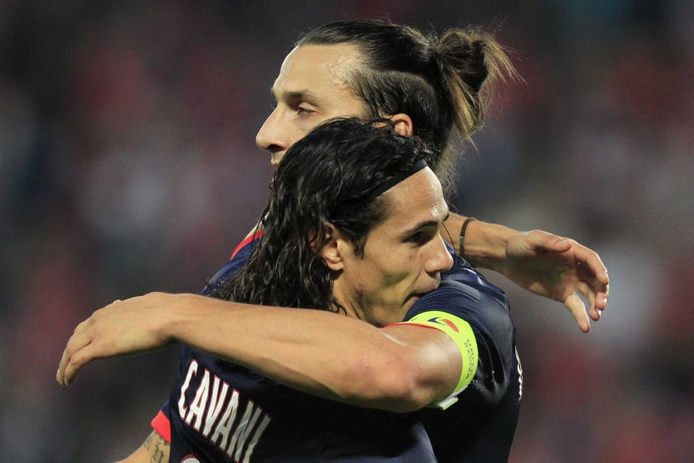 Ďábelská spolupráce! Zlatan Ibrahimovic předvedl v utkání PSG s Valenciennes nádherné sólo téměř přes celé hřiště a připravil gól pro Cavaniho, hvězdného parťáka z útoku francouzského mistra