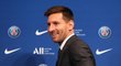 Argentinský útočník Lionel Messi na tiskové konferenci, kde byl představený jako nová posila PSG