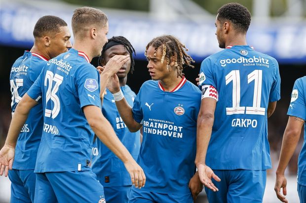 Fotbalisté PSV slaví gól během jasné výhry na půdě Excelsioru 6:1 Fotbalisté PSV slaví gól během jasné výhry na půdě Excelsioru 6:1