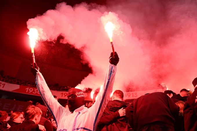 Kdo nejvíc platil za chování fanoušků: rekordní Slavia i Bohemka, milionový Baník. Co s penězi? Kdo nejvíc platil za chování fanoušků: rekordní Slavia i Bohemka, milionový Baník. Co s penězi?