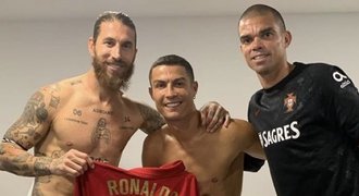 Svalnaté legendy Ronaldo a Ramos: objetí po dvou letech, co je rozdělilo?