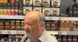 Muž ve zlínském supermarketu napadl Lamina Jawa košíkem