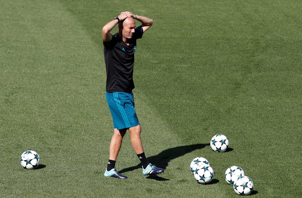 Kouč Zinedine Zidane na tréninku Realu
