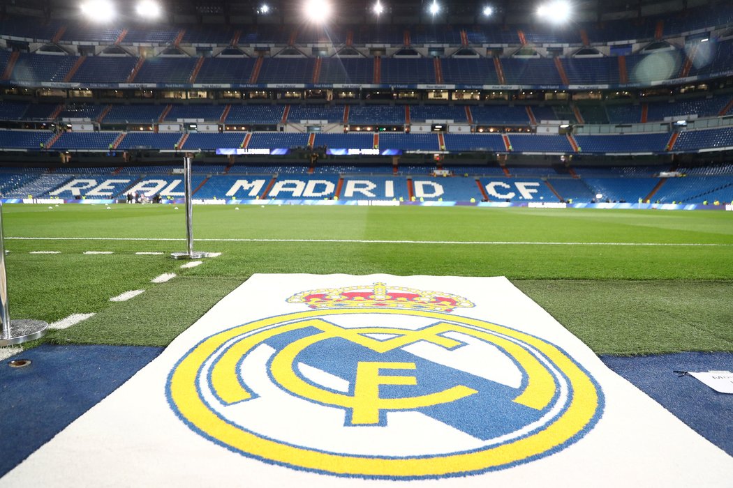 Slavný stadion Santiago Bernabeu je na El Clásico připravený